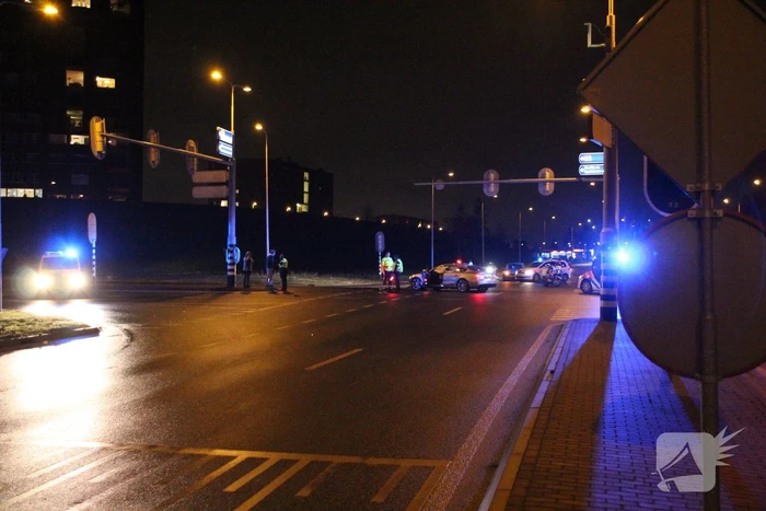 Meerdere voertuigen botsen voor oprit snelweg