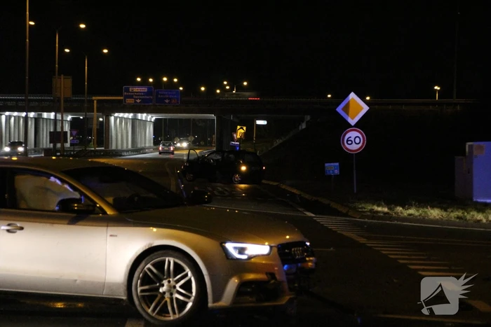 Meerdere voertuigen botsen voor oprit snelweg