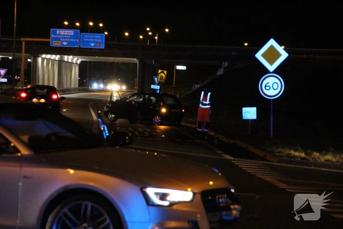 Meerdere voertuigen botsen voor oprit snelweg