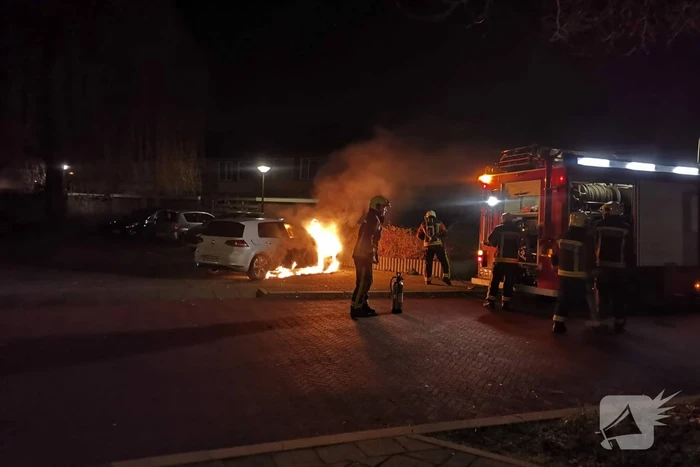 Auto verwoest door brand