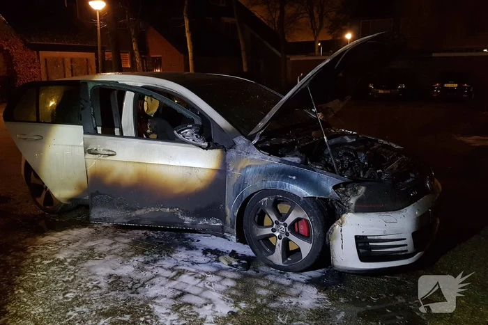 Auto verwoest door brand