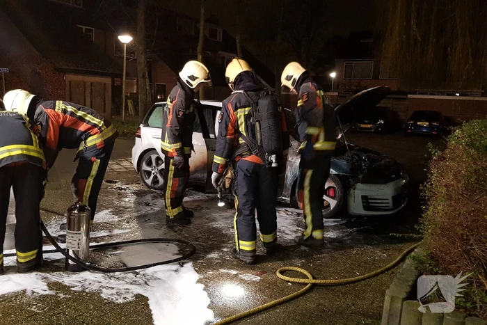 Auto verwoest door brand