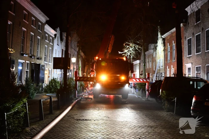 Grote brand historisch pand, brand moeilijk te bestrijden