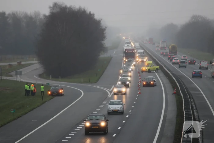 Flinke file na kop-staartbotsing op snelweg