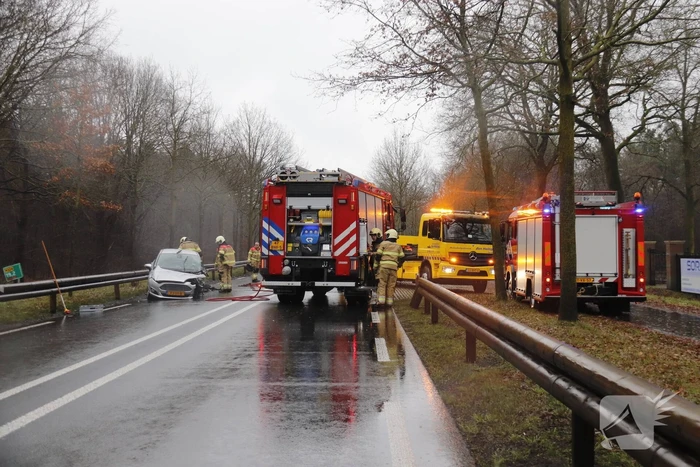 Twee auto's total loss na frontale botsing