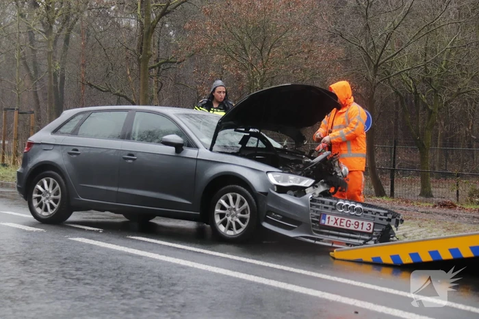Twee auto's total loss na frontale botsing