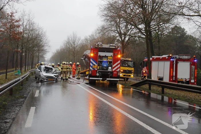 Twee auto's total loss na frontale botsing