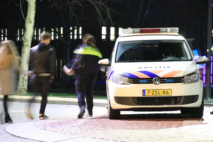 Minderjarige zonder rijbewijs verliest macht over het stuur en ramt lantaarnpaal