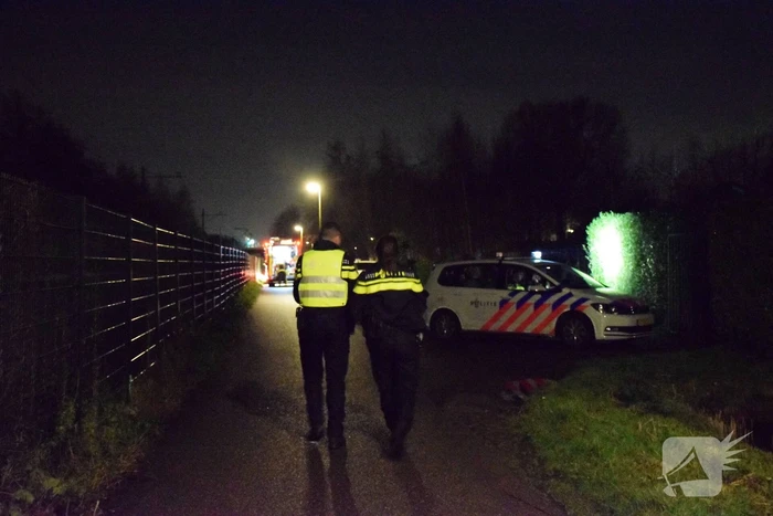 Overleden persoon aangetroffen langs pad