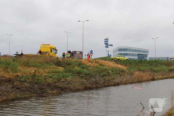 Opnieuw auto in de sloot op afrit