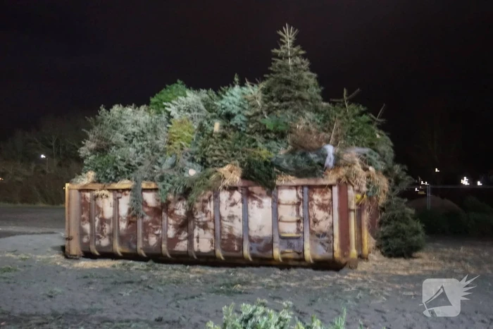 Veel bekijks bij kerstboom verbranding