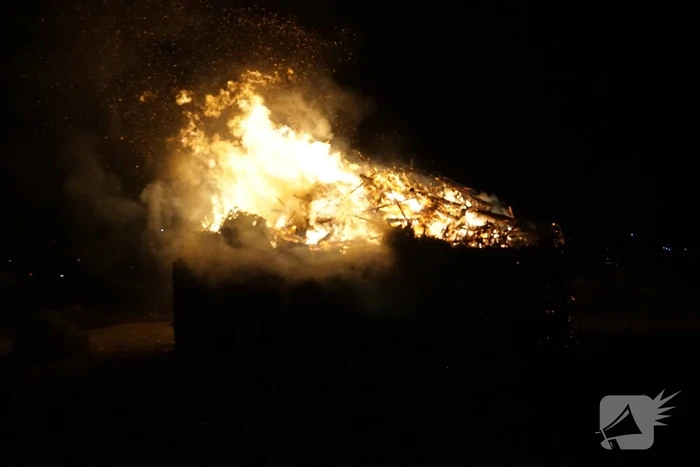Veel bekijks bij kerstboom verbranding