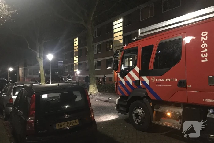Brandweer verricht metingen na gaslucht