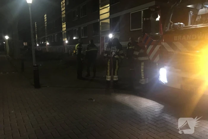 Brandweer verricht metingen na gaslucht