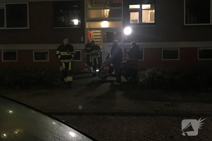 Brandweer verricht metingen na gaslucht