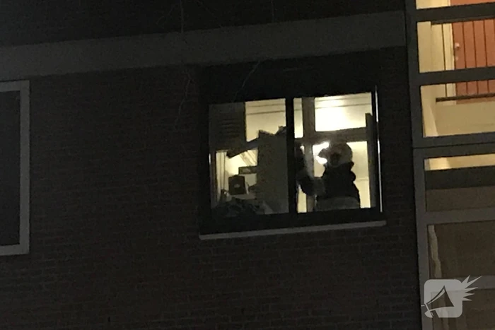 Brandweer verricht metingen na gaslucht