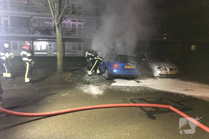 Brand in geparkeerde auto