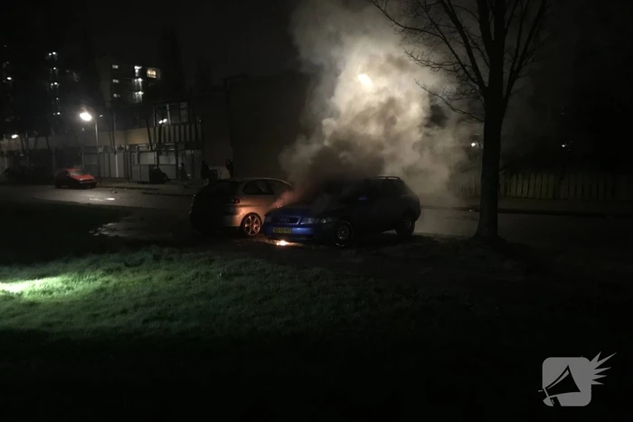 Brand in geparkeerde auto