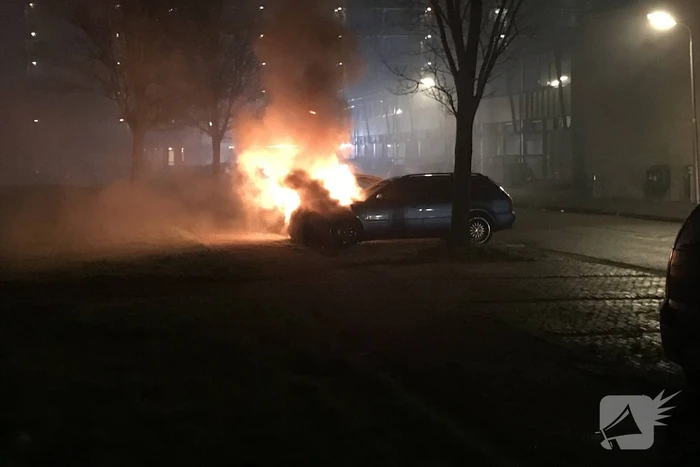 Brand in geparkeerde auto
