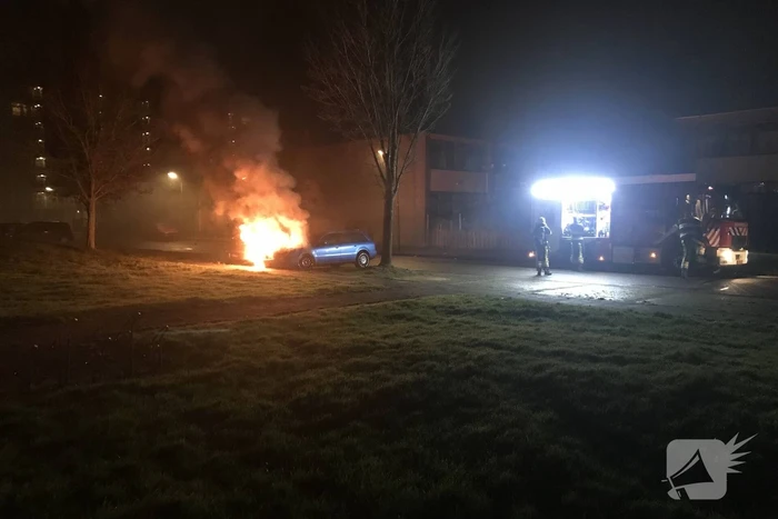 Brand in geparkeerde auto