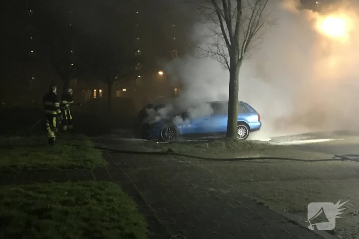 Brand in geparkeerde auto