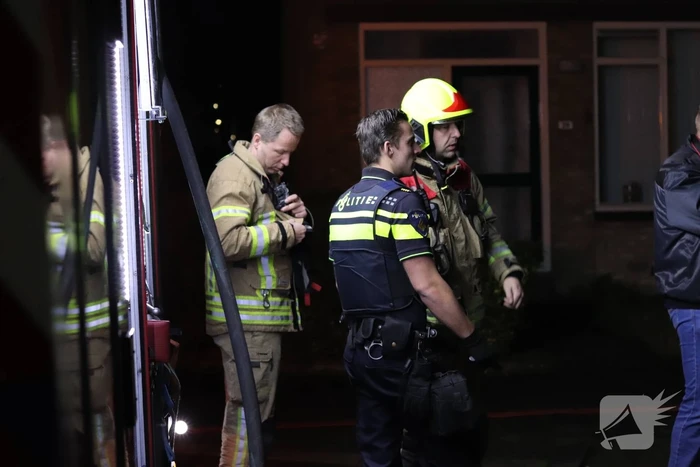 Auto verwoest door brand, politie doet onderzoek