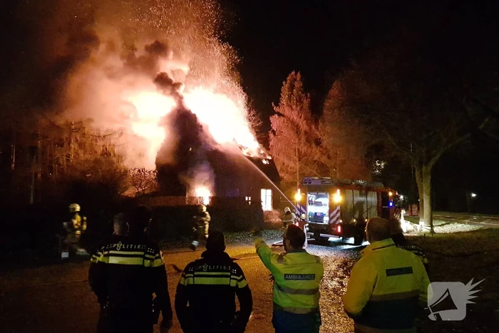 Leegstaande woning verwoest door brand