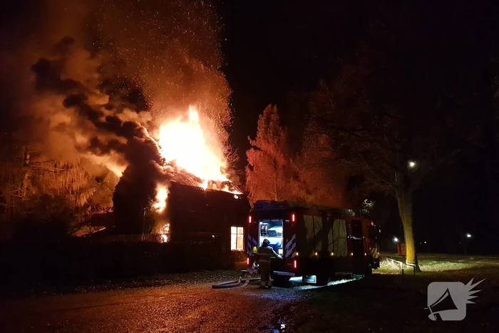 Leegstaande woning verwoest door brand