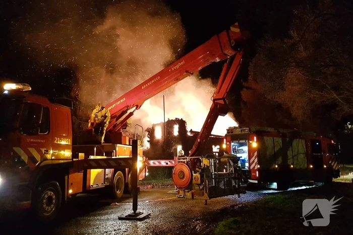Leegstaande woning verwoest door brand