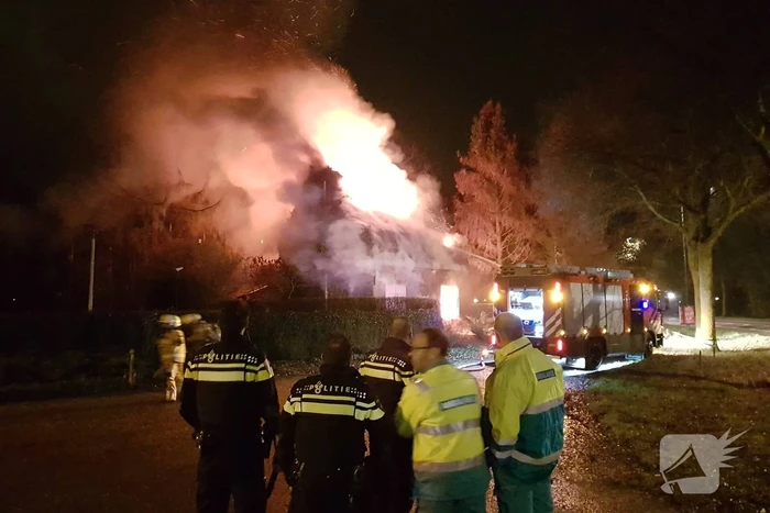 Leegstaande woning verwoest door brand