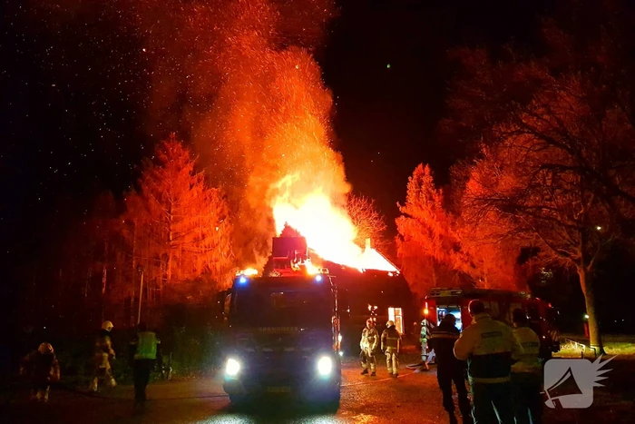 Leegstaande woning verwoest door brand