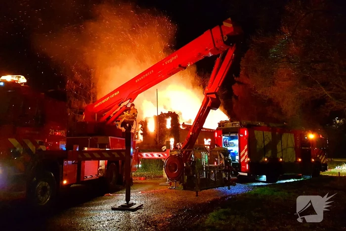 Leegstaande woning verwoest door brand