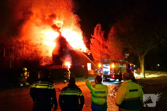 Leegstaande woning verwoest door brand