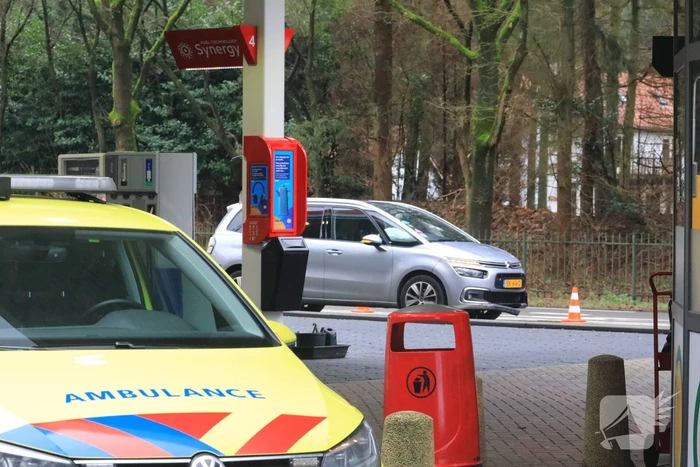 Auto gelanceerd na aanrijding met betonblok