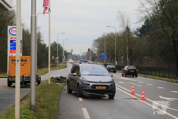 Auto gelanceerd na aanrijding met betonblok