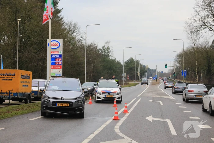 Auto gelanceerd na aanrijding met betonblok