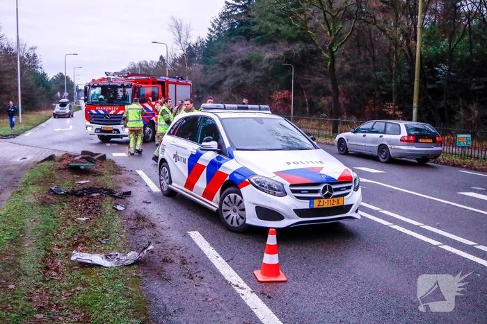 Auto gelanceerd na aanrijding met betonblok