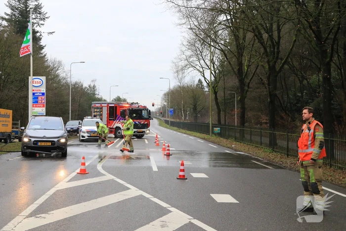 Auto gelanceerd na aanrijding met betonblok