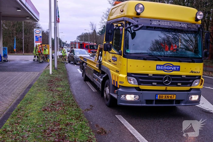 Auto gelanceerd na aanrijding met betonblok