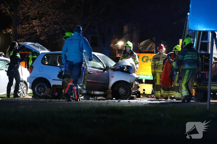 Frontale aanrijding met beknelling