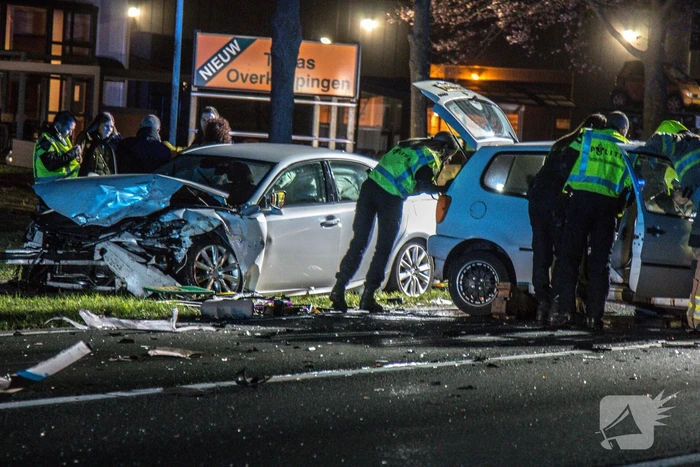 Frontale aanrijding met beknelling
