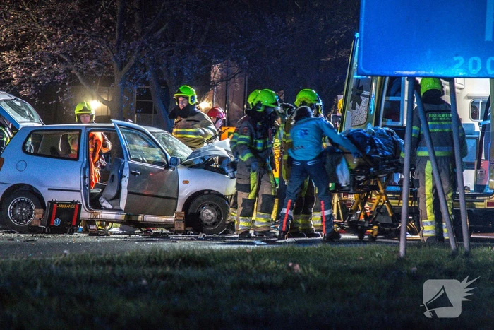 Frontale aanrijding met beknelling