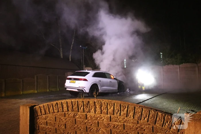 Peperdure Audi brandt uit op woonwagenpark