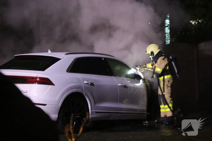 Peperdure Audi brandt uit op woonwagenpark