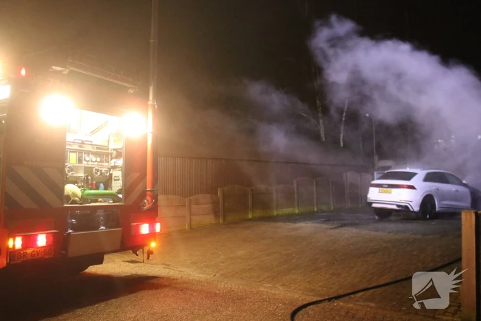 Peperdure Audi brandt uit op woonwagenpark