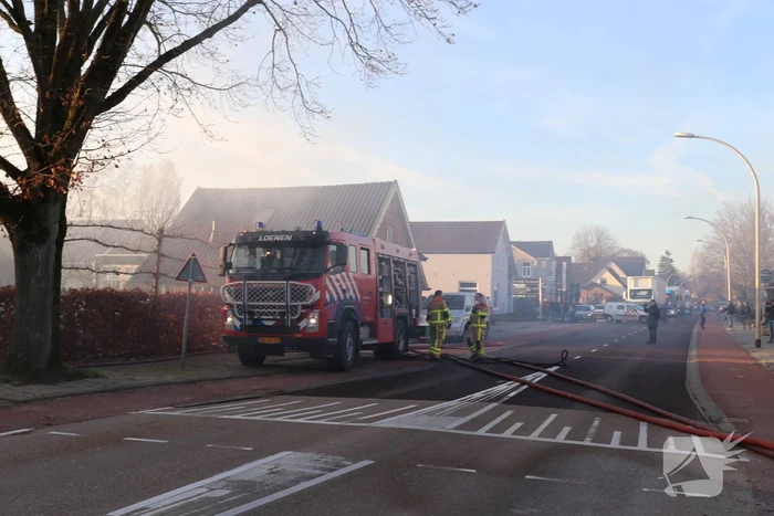 Auto en schuur gaan in vlammen op