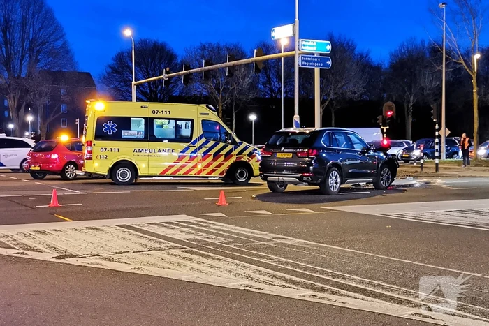 Veel schade na ongeval tussen twee auto's