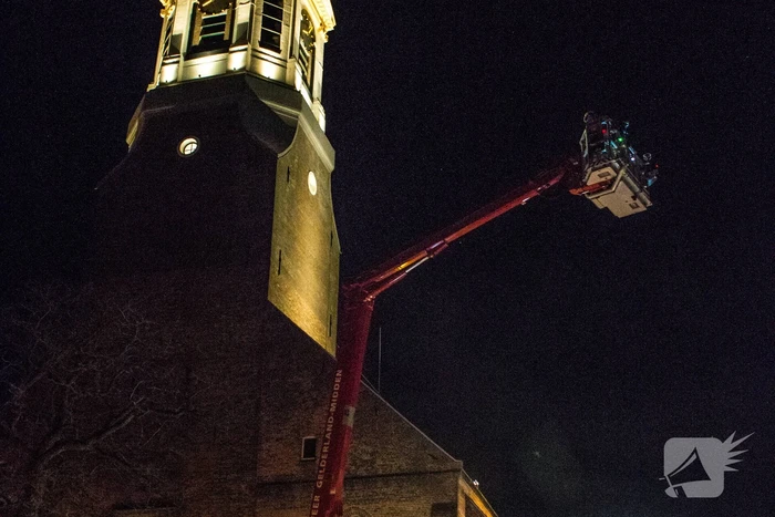 Brandweer oefent enorme brand in toren Grote Kerk
