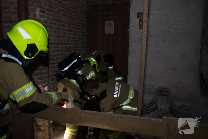 Brandweer oefent enorme brand in toren Grote Kerk