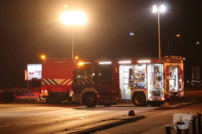 Tankstation en weg afgesloten na lekkage